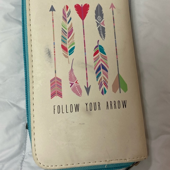 Cute "Follow your arrow" White Blue Wristlet Wallet. - Picture 3 of 12